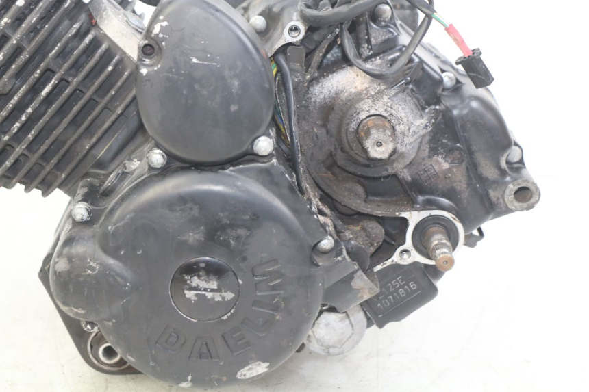 photo de MOTOR DAELIM VL DAYSTAR 125 (2000 - 2011) - Vista de perto