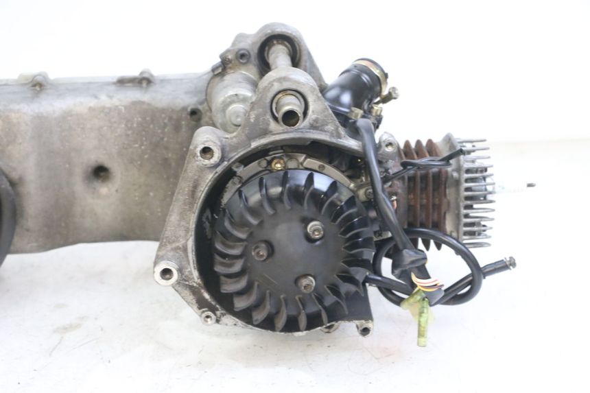 photo de MOTOR YAMAHA WHY 50 (1998 - 2000) - Detalhes característicos