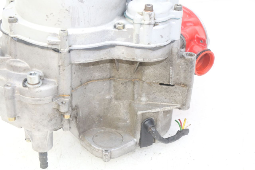 photo de MOTOR PEUGEOT XP6 50 (1997 - 2003) - Outro ângulo de visão
