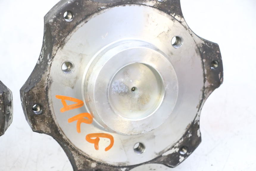 photo de CUBO DA RODA TRASEIRA QUADRO 4 4D 350 (2015 - 2018) - Pontos de fixação