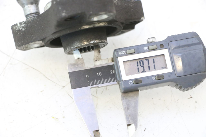 photo de CUBO DA RODA TRASEIRA PEUGEOT ELYSTAR 50 (2002 - 2014) - Zoom do estado de desgaste