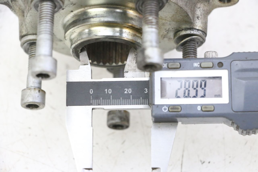 photo de CUBO DE RODA TRASEIRO PIAGGIO VESPA GRANTURISMO 200 (2004 - 2005) - Detalhe da peça