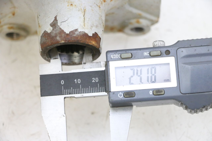 photo de CUBO DA RODA TRASEIRA HYTRACK S 150 (2003 - 2011) - Detalhe da peça