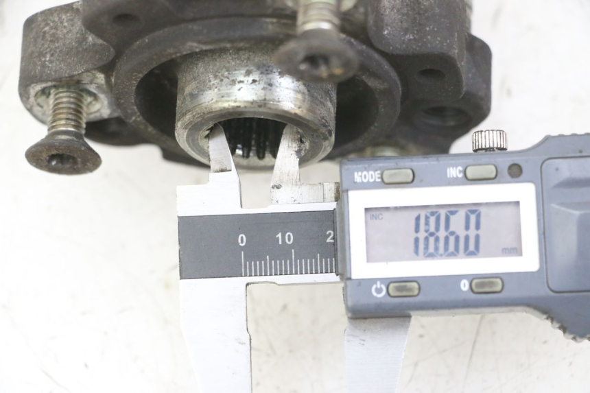 photo de CUBO DA RODA TRASEIRA PEUGEOT SATELIS 125 (2013 - 2018) - Detalhe da peça