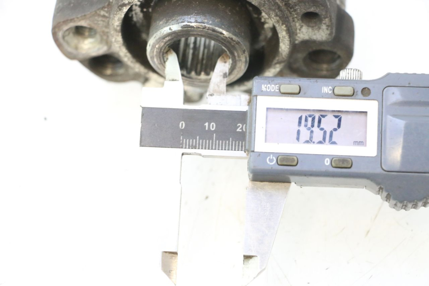 photo de CUBO DA RODA TRASEIRA PEUGEOT SATELIS 125 (2006 - 2009) - Zoom do estado de desgaste