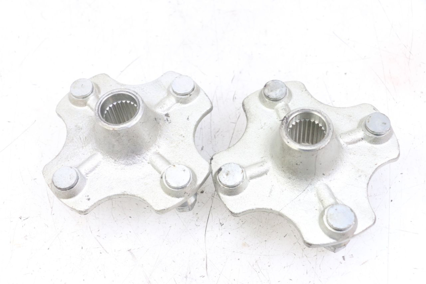 photo de CUBO DA RODA TRASEIRA HYTRACK ST 170 (2020 - 2024) - Pontos de fixação
