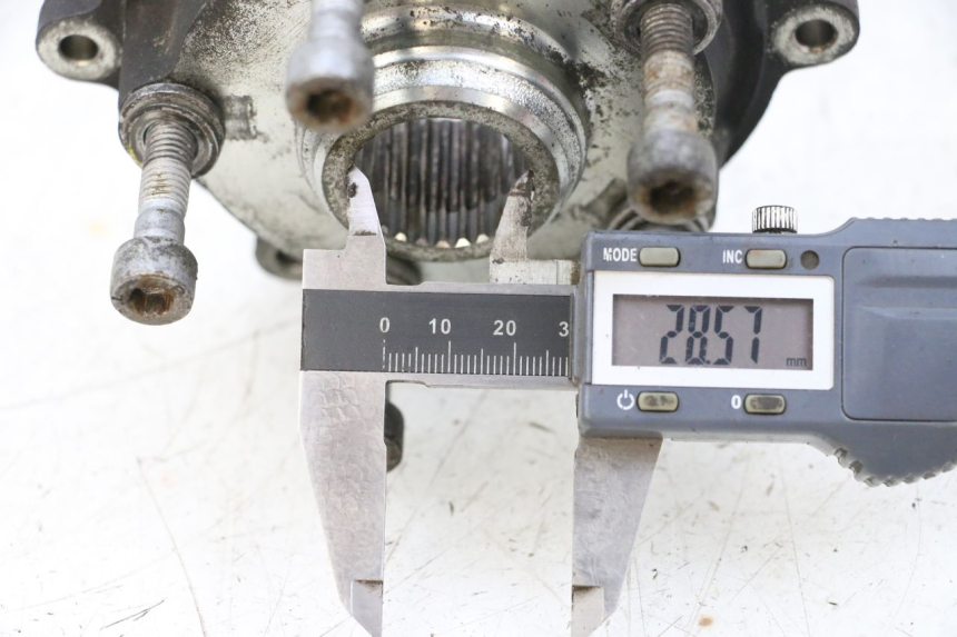 photo de CUBO DE RODA TRASEIRO PIAGGIO VESPA GTS SUPER IE 125 (2009 - 2016) - Detalhe da peça