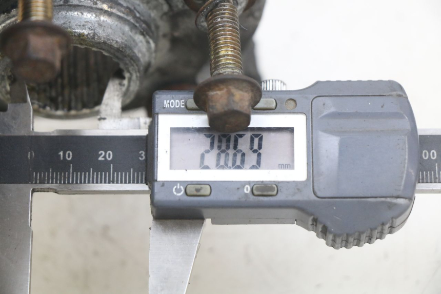 photo de CUBO DE RODA TRASEIRO PIAGGIO X9 EVOLUTION 125 (2003 - 2007) - Detalhe da peça
