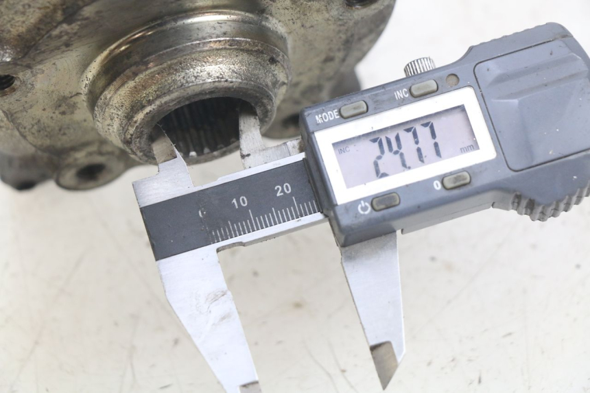 photo de CUBO DA RODA TRASEIRA PIAGGIO X9 125 (2000 - 2003) - Detalhe da peça