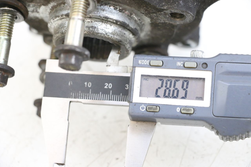 photo de CUBO DA RODA TRASEIRA PIAGGIO X9 125 (2000 - 2003) - Detalhe da peça