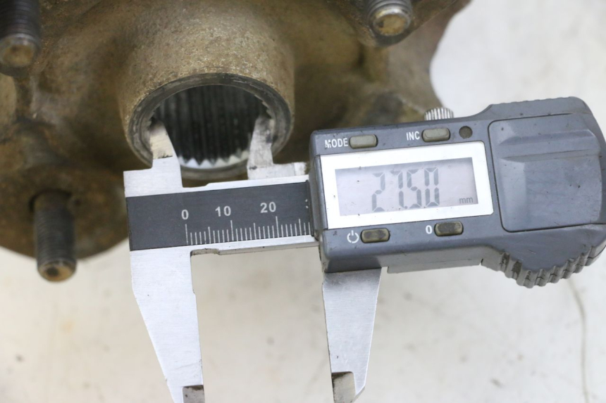 photo de CUBO DE RODA TRASEIRO YAMAHA YFM GRIZZLY 550 (2008 - 2015) - Detalhe da peça