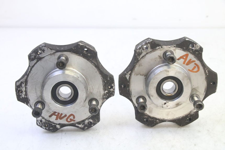 photo de CUBO DA RODA DIANTEIRA QUADRO 4 4D 350 (2015 - 2018) - Outro ângulo de visão