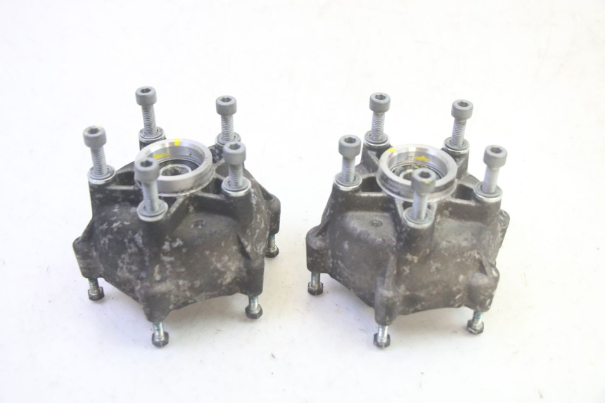 photo de CUBO DA RODA DIANTEIRA PIAGGIO MP3 HPE 350 (2018 - 2020) - Outro ângulo de visão