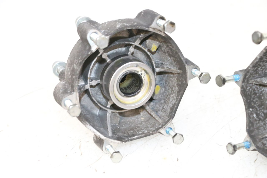photo de CUBO DA RODA DIANTEIRA PIAGGIO MP3 HPE 300 (2019 - 2026) - Pontos de fixação