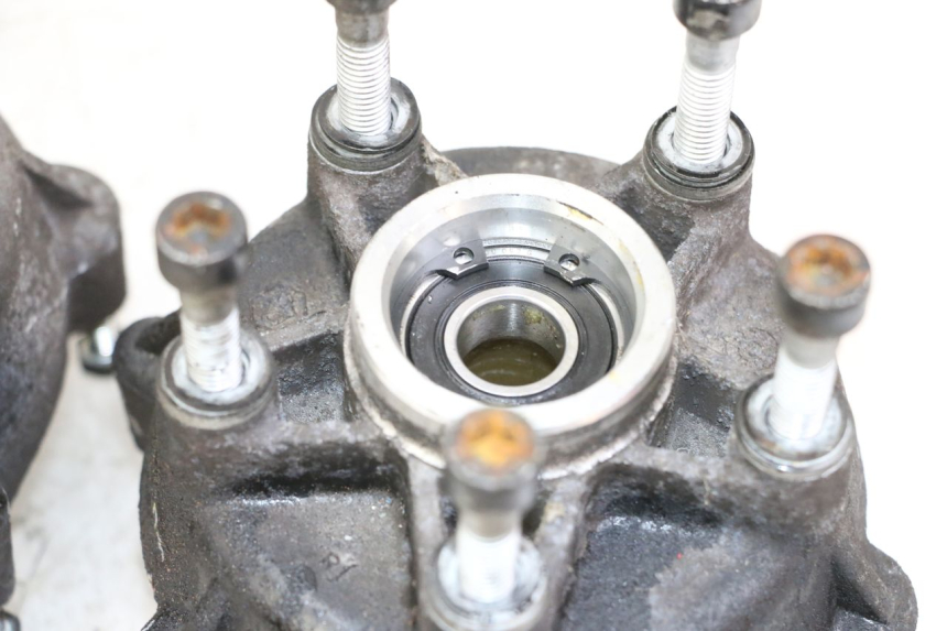 photo de CUBO DA RODA DIANTEIRA PIAGGIO MP3 LT 400 (2007 - 2012) - Pontos de fixação