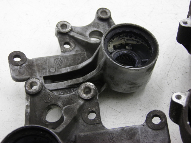 photo de CUBO DA RODA DIANTEIRA PIAGGIO MP3 RL 125 (2006 - 2014) - Outro ângulo de visão