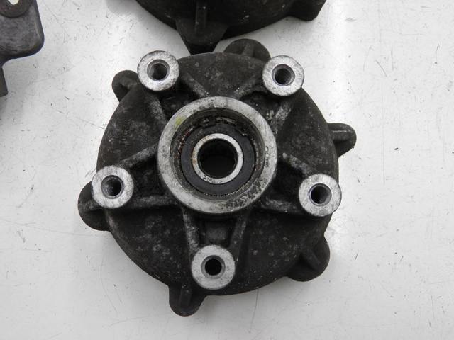 photo de CUBO DA RODA DIANTEIRA PIAGGIO MP3 RL 125 (2006 - 2014) - Pontos de fixação