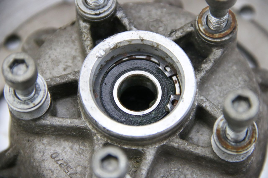 photo de CUBO DA RODA DIANTEIRA PIAGGIO VESPA GRANTURISMO 125 (2003 - 2007) - Detalhe da peça