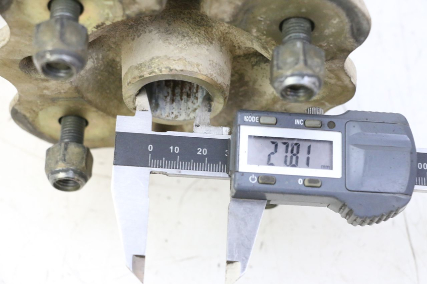 photo de CUBO DA RODA DIANTEIRA YAMAHA YFM BRUIN 350 (2003 - 2009) - Zoom do estado de desgaste
