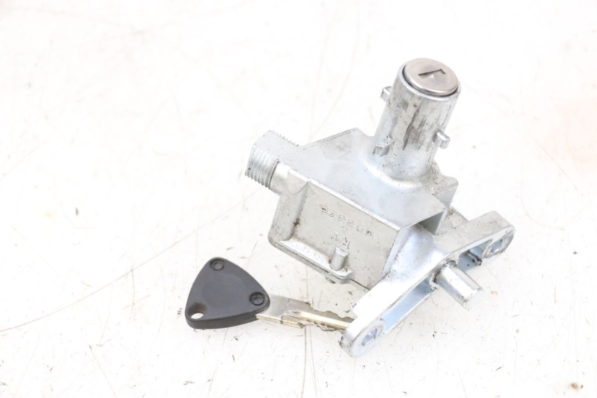 photo de CHAVE DE IGNIÇÃO MBK BOOSTER SPIRIT NAKED 50 (2004 - 2017) - Pontos de fixação