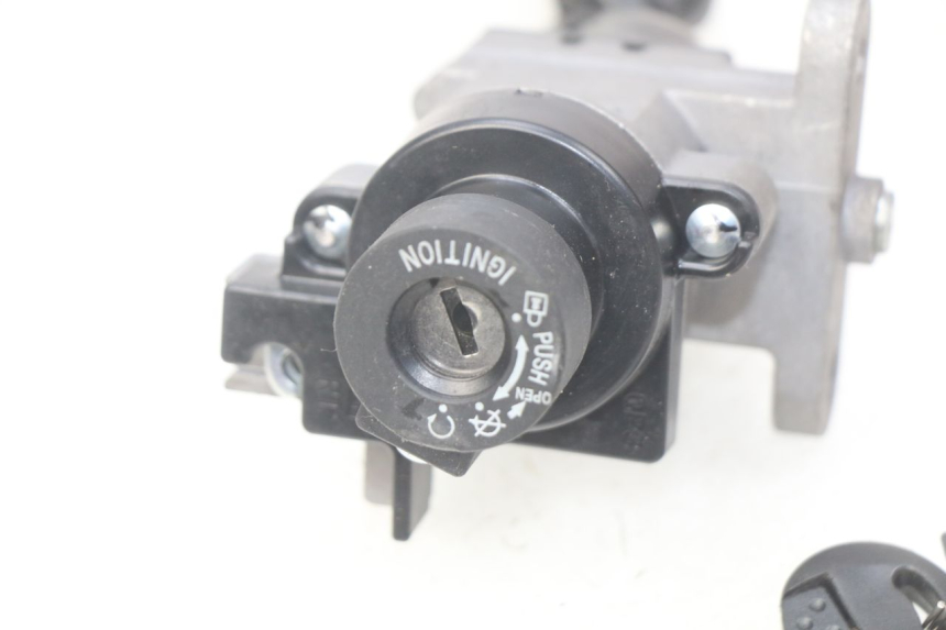 photo de CHAVE DE IGNIÇÃO PEUGEOT KISBEE 2T 50 (2010 - 2017) - Pontos de fixação