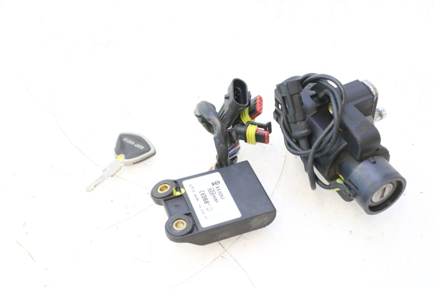 photo de NEIMAN CAN-AM SPYDER RS 1000 (2008 - 2012) - Estado da superfície
