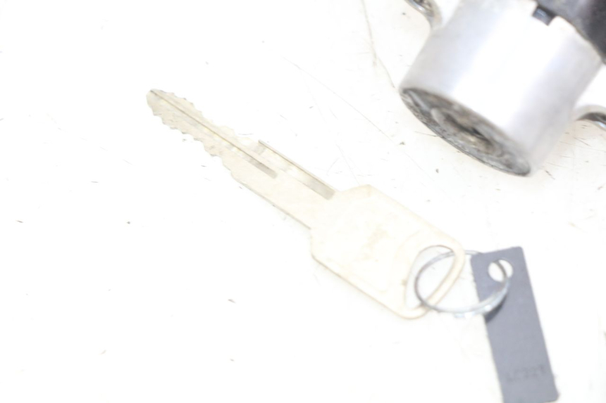 photo de NEIMAN SUZUKI SV N 650 (1999 - 2002) - Pontos de fixação