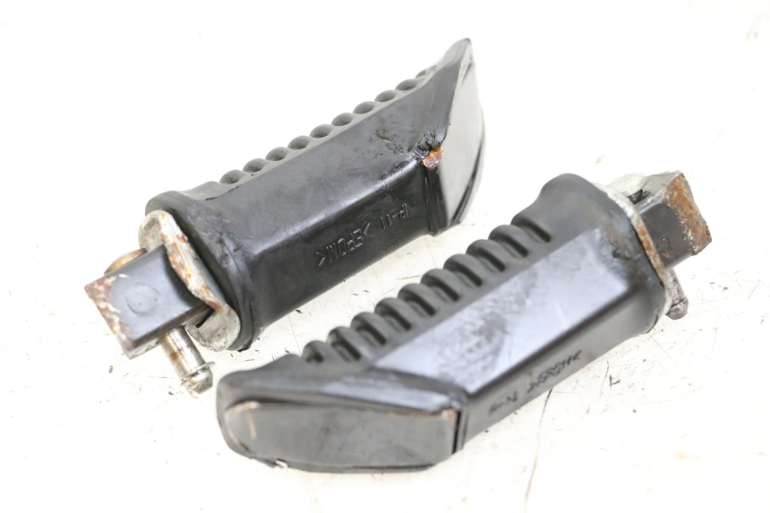 photo de PAR DE APOIOS DE PÉ TRASEIROS SUZUKI ADDRESS 110 (2015 - 2020) - Outro ângulo de visão