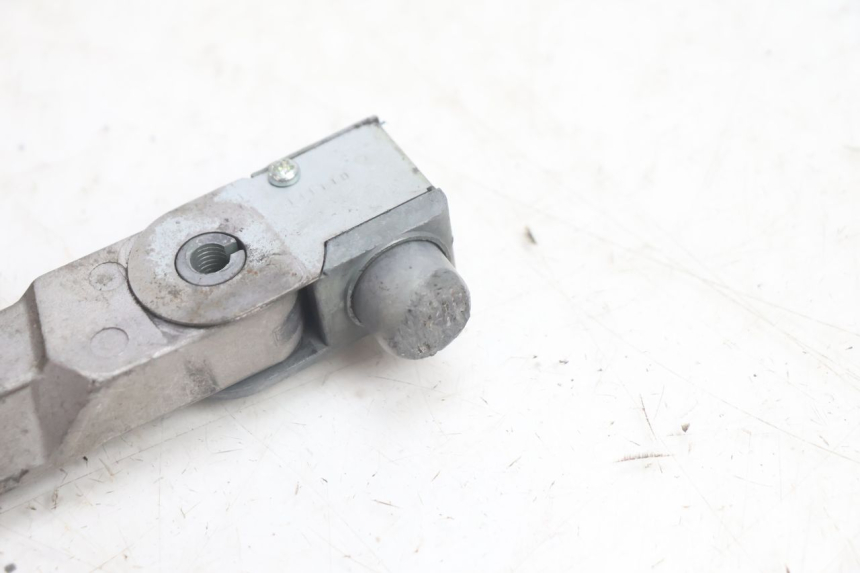 photo de PAR DE APOIOS DE PÉ TRASEIROS KYMCO AGILITY CITY 2T 50 (2008 - 2016) - Pontos de fixação