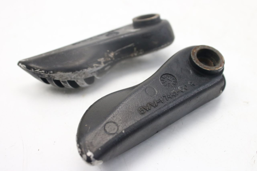 photo de PAR DE APOIOS DE PÉ TRASEIROS YAMAHA BW'S EASY 50 (2013 - 2016) - Zoom do estado de desgaste