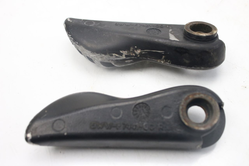 photo de PAR DE APOIOS DE PÉ TRASEIROS YAMAHA BW'S EASY 50 (2013 - 2016) - Outro ângulo de visão
