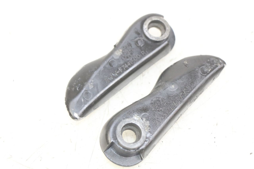 photo de PAR DE APOIOS DE PÉ TRASEIROS YAMAHA BW'S EASY 50 (2013 - 2016) - Detalhe da peça