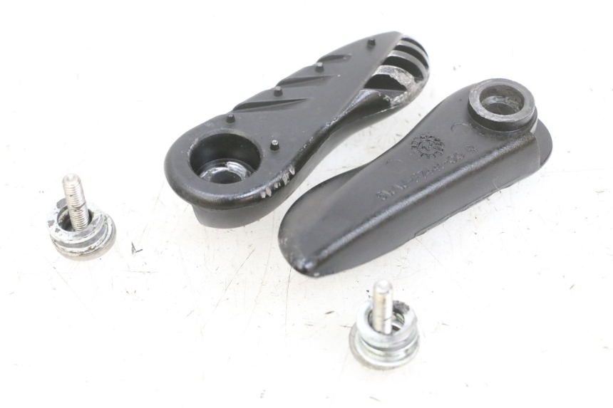 photo de PAR DE APOIOS DE PÉ TRASEIROS YAMAHA BW'S EASY 50 (2013 - 2016) - Detalhe da peça