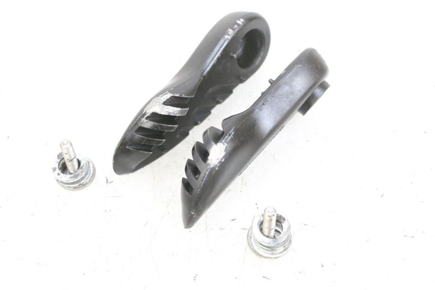 photo de PAR DE APOIOS DE PÉ TRASEIROS YAMAHA BW'S EASY 50 (2013 - 2016) - Outro ângulo de visão