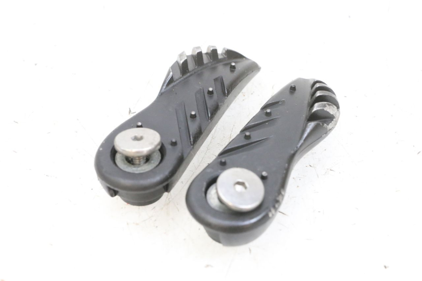 photo de PAR DE APOIOS DE PÉ TRASEIROS YAMAHA BW'S EASY 50 (2013 - 2016) - Estado da superfície