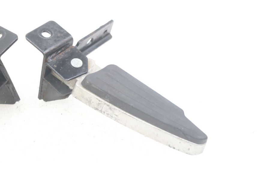 photo de PAR DE APOIOS DE PÉ TRASEIROS PEUGEOT CITYSTAR 125 (2011 - 2017) - Pontos de fixação