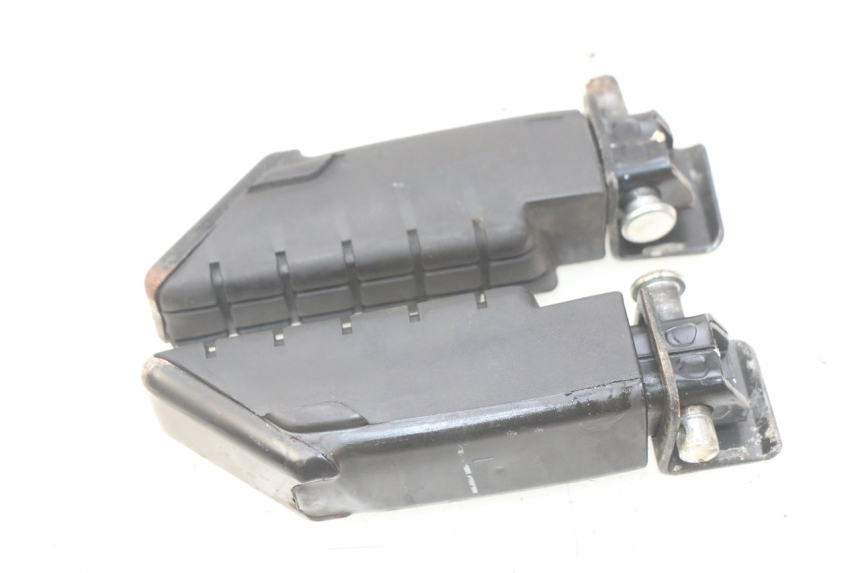 photo de PAR DE APOIOS DE PÉ TRASEIROS YAMAHA D'ELIGHT DELIGHT 115 (2013 - 2017) - Zoom do estado de desgaste