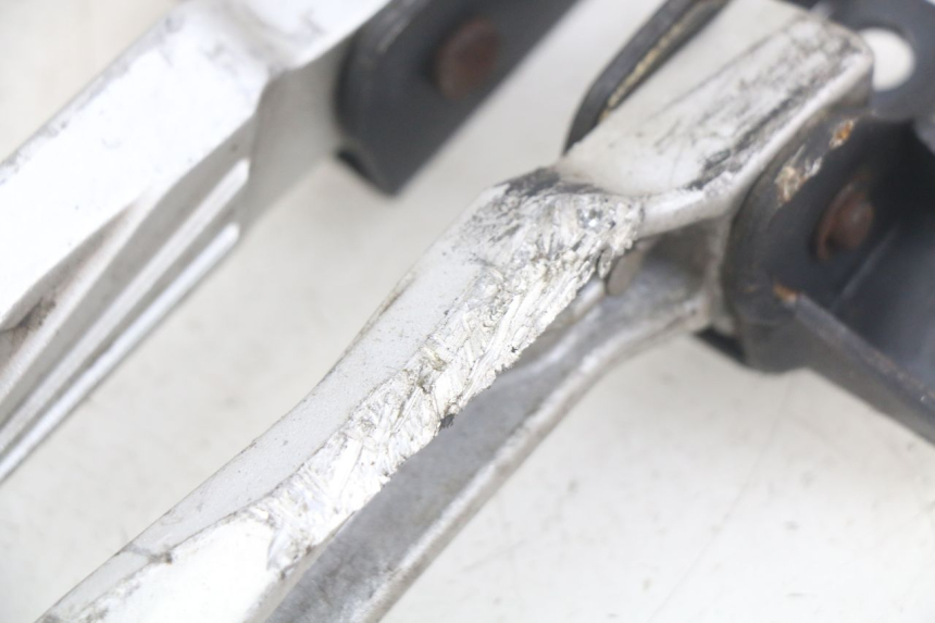 photo de PAR DE APOIOS DE PÉ TRASEIROS SYM FIDDLE 3 III 125 (2014 - 2020) - Pontos de fixação