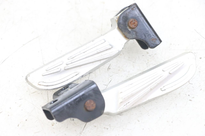 photo de PAR DE APOIOS DE PÉ TRASEIROS SYM FIDDLE 3 III 125 (2014 - 2020) - Pontos de fixação