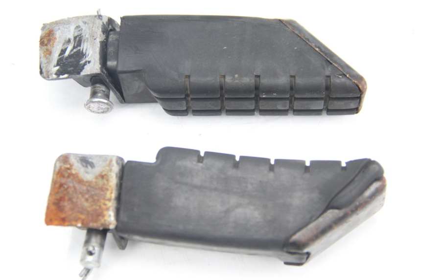 photo de PAR DE APOIOS DE PÉ TRASEIROS MBK FLIPPER 115 (2013 - 2017) - Zoom do estado de desgaste