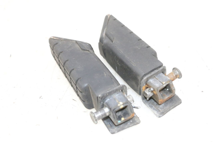 photo de PAR DE APOIOS DE PÉ TRASEIROS MBK FLIPPER 115 (2013 - 2017) - Detalhe da peça
