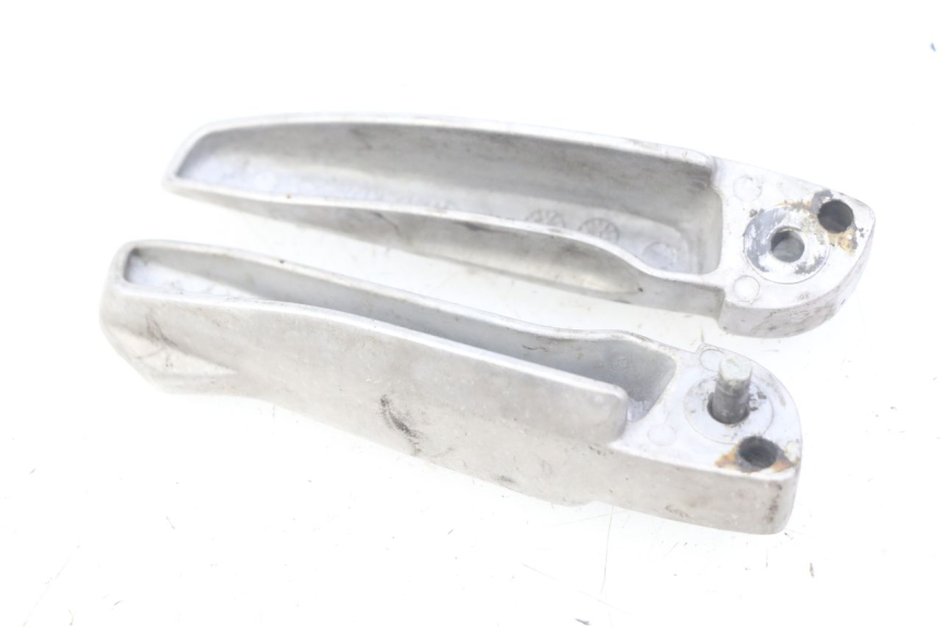 photo de PAR DE APOIOS DE PÉ TRASEIROS HONDA FORZA 125 (2015 - 2016) - Zoom do estado de desgaste