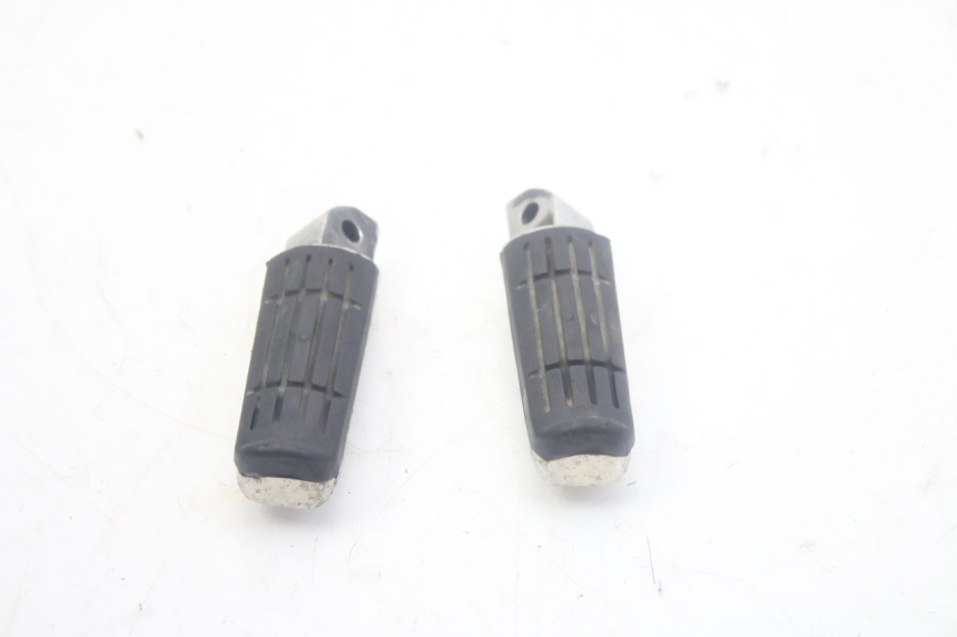 photo de PAR DE APOIOS DE PÉ TRASEIROS YAMAHA FZS FAZER 600 (1998 - 2001) - Outro ângulo de visão
