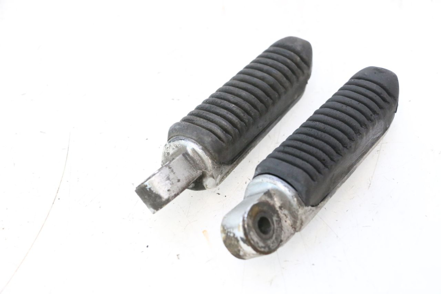 photo de PAR DE APOIOS DE PÉ TRASEIROS SUZUKI GSX F GSXF 750 (1988 - 1998) - Zoom do estado de desgaste