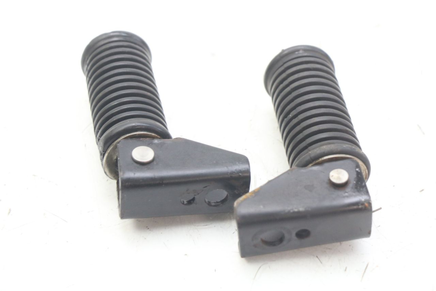 photo de PAR DE APOIOS DE PÉ TRASEIROS KEEWAY HURRICANE 50 (2006 - 2019) - Detalhe da peça
