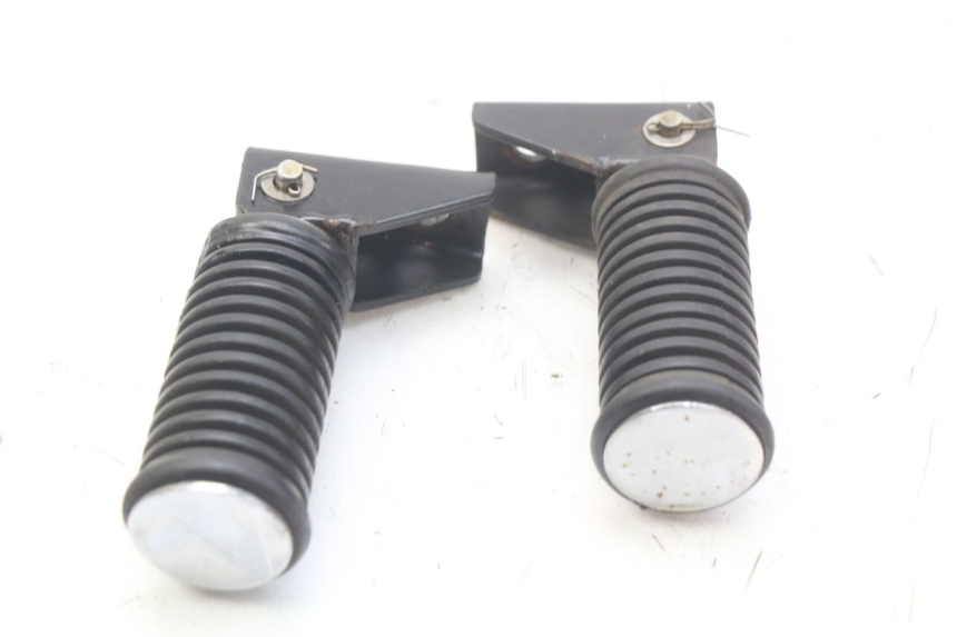 photo de PAR DE APOIOS DE PÉ TRASEIROS KEEWAY HURRICANE 50 (2006 - 2019) - Zoom do estado de desgaste