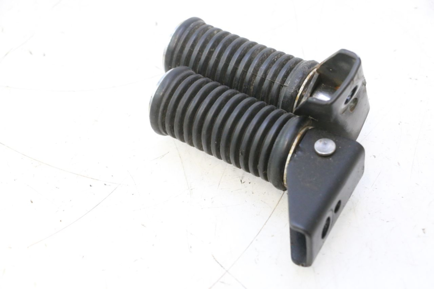 photo de PAR DE APOIOS DE PÉ TRASEIROS KEEWAY HURRICANE 50 (2006 - 2019) - Zoom do estado de desgaste