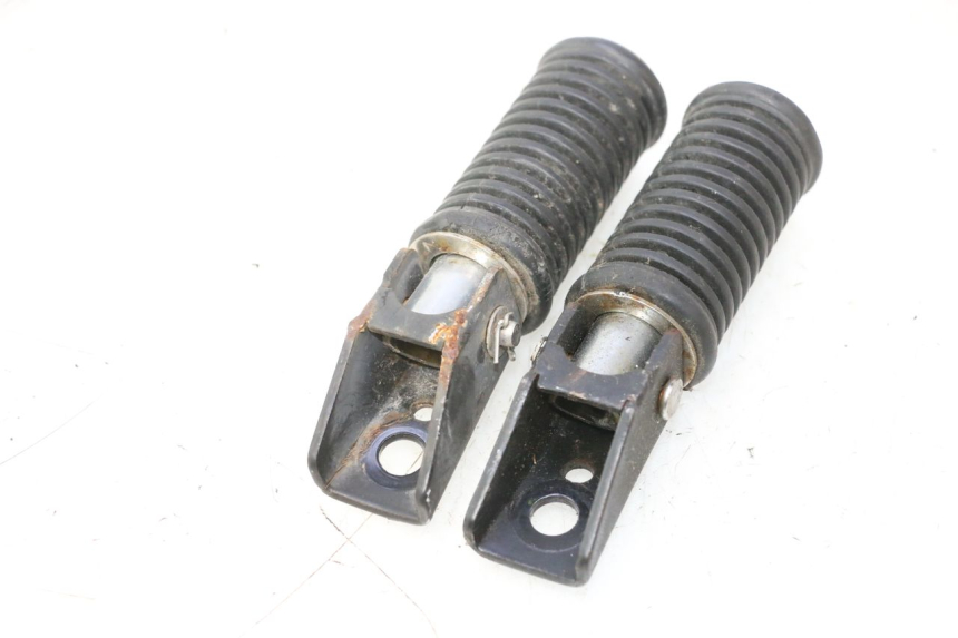 photo de PAR DE APOIOS DE PÉ TRASEIROS KEEWAY HURRICANE 50 (2006 - 2019) - Estado da superfície