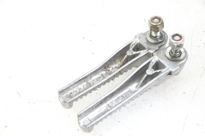 photo de PAR DE APOIOS DE PÉ TRASEIROS PEUGEOT JET FORCE CARBU 50 (2003 - 2016) - Zoom do estado de desgaste