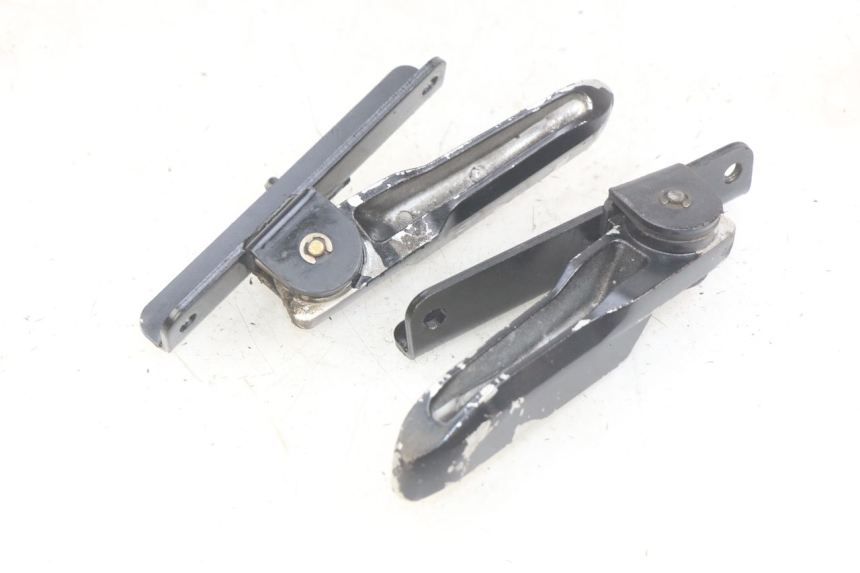 photo de PAR DE APOIOS DE PÉ TRASEIROS SYM JET SPORT XR 50 (2006 - 2015) - Detalhe da peça